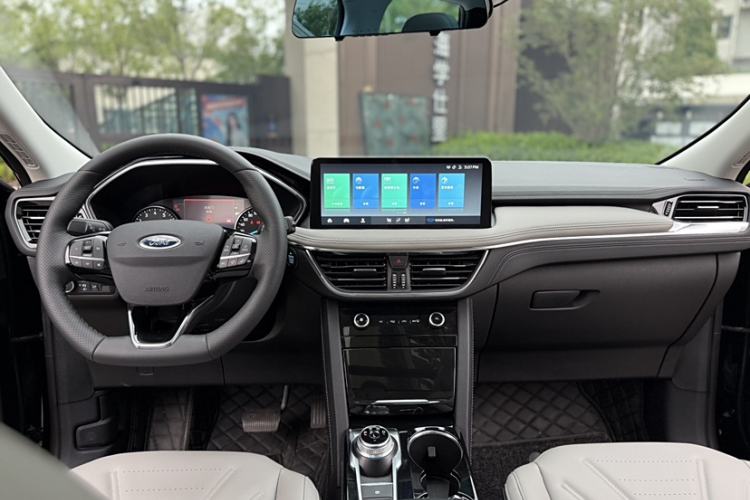 Used Ford Escape 2024 EcoBoost 245 Two-Wheel-Drive Titanium Edition Interior 1