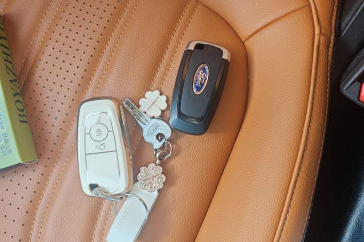 Used Ford Escape 2024 EcoBoost 245 Two-Wheel-Drive Titanium Edition Interior 1