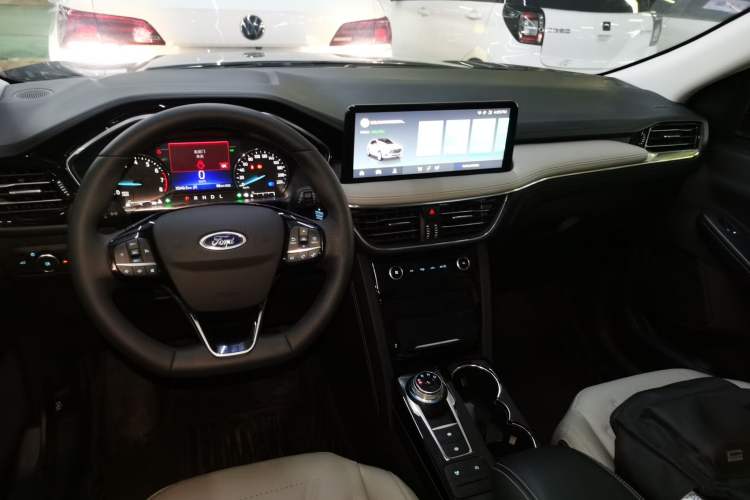 Used Ford Escape 2024 EcoBoost 245 Two-Wheel-Drive Titanium Edition Interior 2