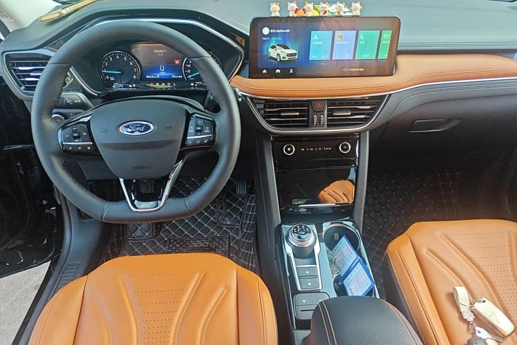 Used Ford Escape 2024 EcoBoost 245 Two-Wheel-Drive Titanium Edition Interior 2