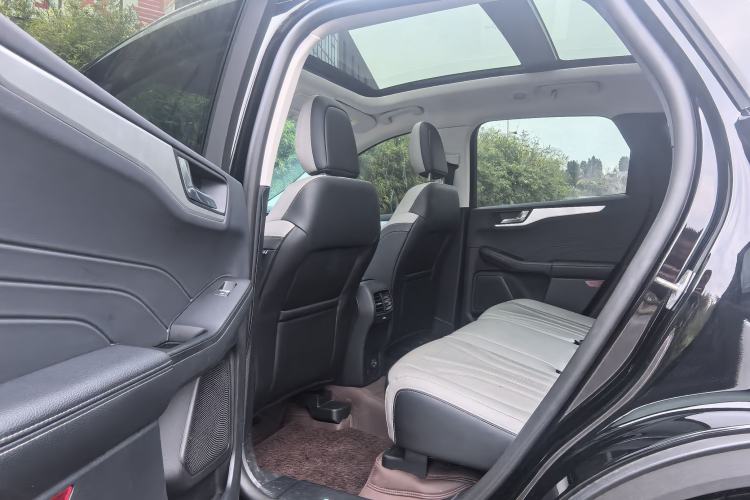 Used Ford Escape 2024 EcoBoost 245 Four-Wheel Drive Prestige Model Interior 3