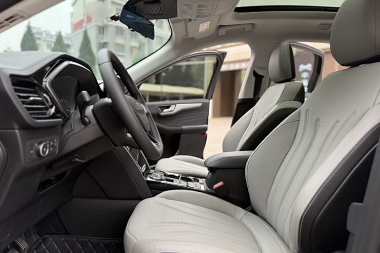 Used Ford Escape 2024 EcoBoost 245 Two-Wheel-Drive Titanium Edition Interior 3