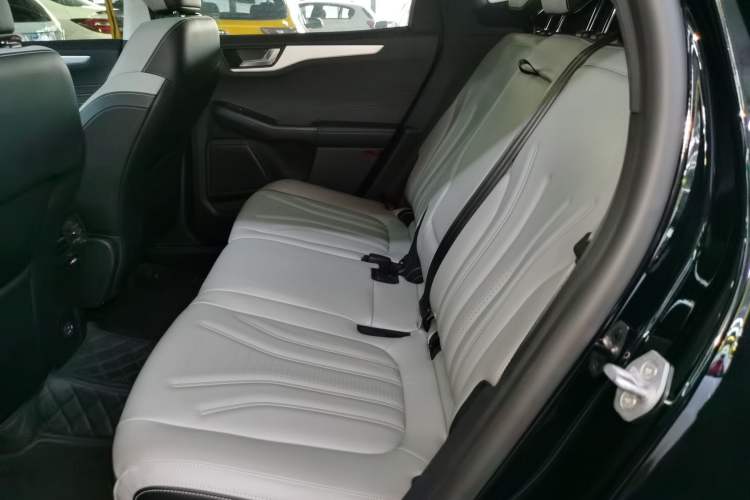 Used Ford Escape 2024 EcoBoost 245 Two-Wheel-Drive Titanium Edition Interior 4