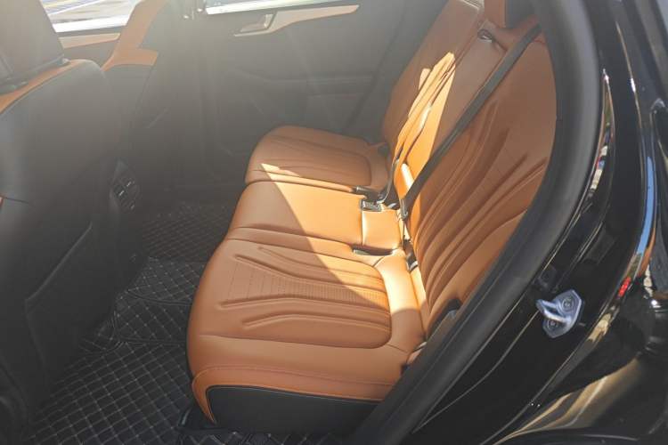Used Ford Escape 2024 EcoBoost 245 Two-Wheel-Drive Titanium Edition Interior 4