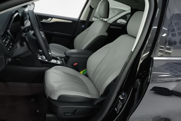 Used Ford Escape 2024 EcoBoost 245 Four-Wheel Drive Prestige Model Left Front Seat