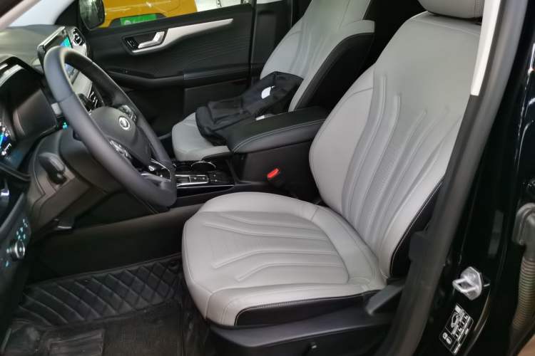Used Ford Escape 2024 EcoBoost 245 Two-Wheel-Drive Titanium Edition Left Front Seat
