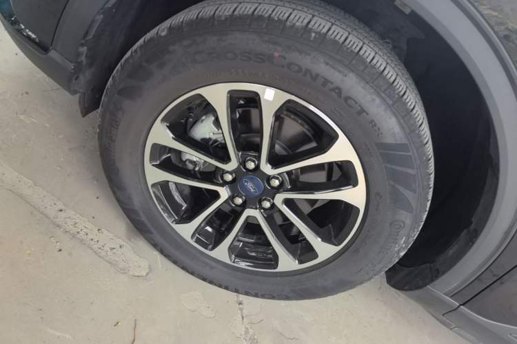 Used Ford Escape 2024 EcoBoost 245 Two-Wheel-Drive Comfort Edition Left Front Wheel Hub