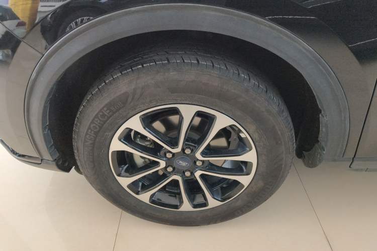 Used Ford Escape 2024 EcoBoost 245 Two-Wheel-Drive Comfort Edition Left Front Wheel Hub