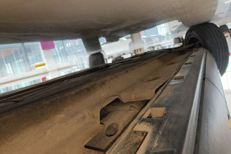 Used Ford Escape 2024 EcoBoost 245 Two-Wheel-Drive Comfort Edition Left Side Sill