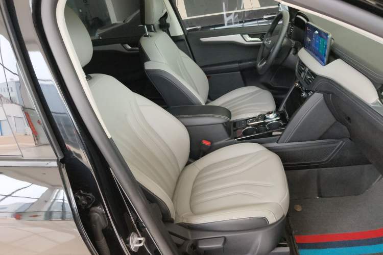 Used Ford Escape 2024 EcoBoost 245 Two-Wheel-Drive Comfort Edition Right Front Seat