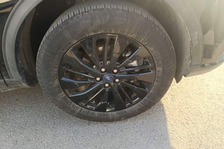 Used Ford Escape 2024 EcoBoost 245 Two-Wheel-Drive Titanium Edition Right Front Wheel Hub