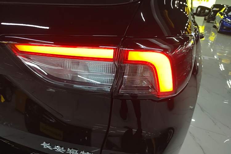 Used Ford Escape 2024 EcoBoost 245 Two-Wheel-Drive Xiangxiang Model Right Rear Taillight
