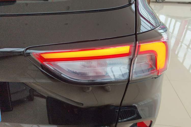 Used Ford Escape 2024 EcoBoost 245 Two-Wheel-Drive Comfort Edition Right Rear Taillight