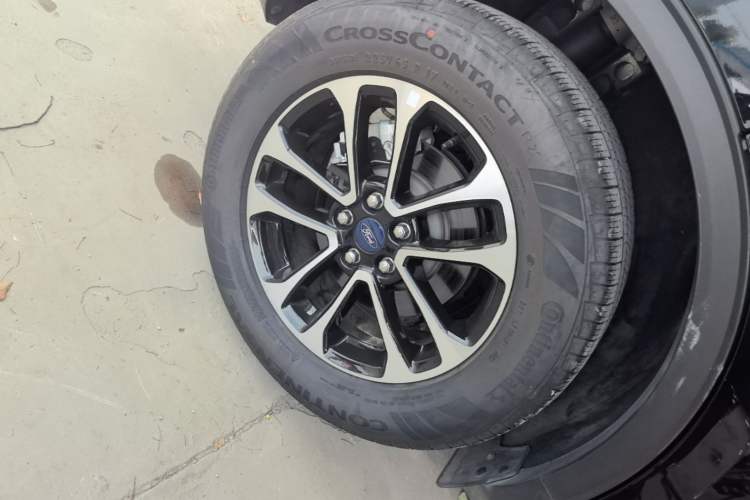 Used Ford Escape 2024 EcoBoost 245 Two-Wheel-Drive Comfort Edition Right Rear Wheel Hub