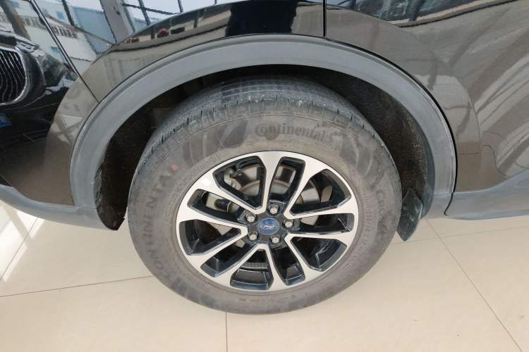 Used Ford Escape 2024 EcoBoost 245 Two-Wheel-Drive Comfort Edition Right Rear Wheel Hub