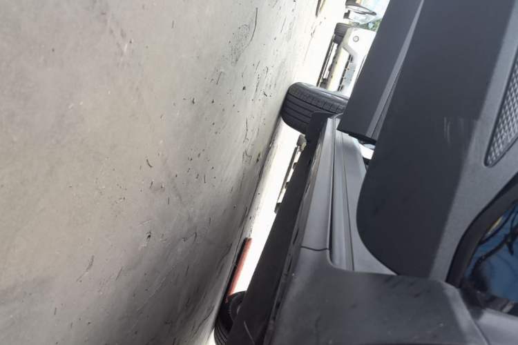 Used Ford Escape 2024 EcoBoost 245 Two-Wheel-Drive Comfort Edition Right Side Sill