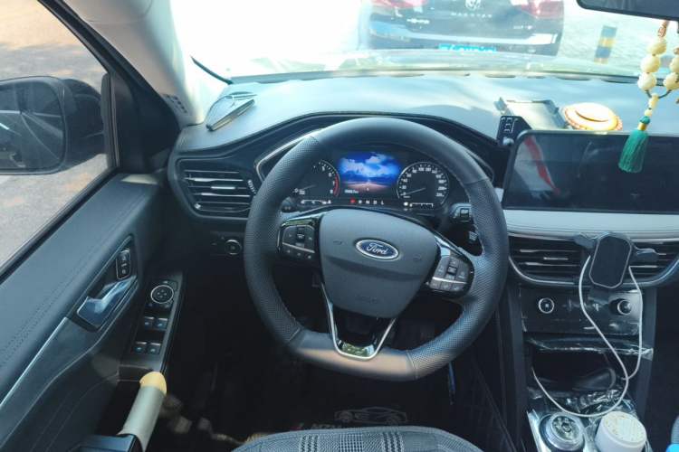 Used Ford Escape 2024 EcoBoost 245 Four-Wheel Drive Prestige Model Steering Wheel