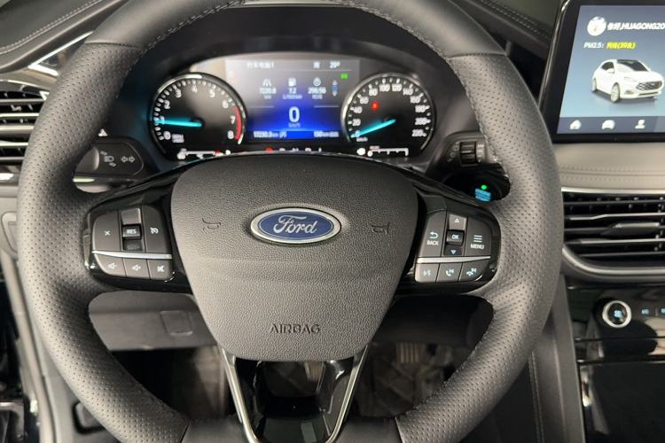 Used Ford Escape 2024 EcoBoost 245 Two-Wheel-Drive Titanium Edition Steering Wheel
