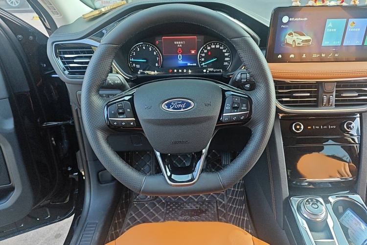 Used Ford Escape 2024 EcoBoost 245 Two-Wheel-Drive Titanium Edition Steering Wheel