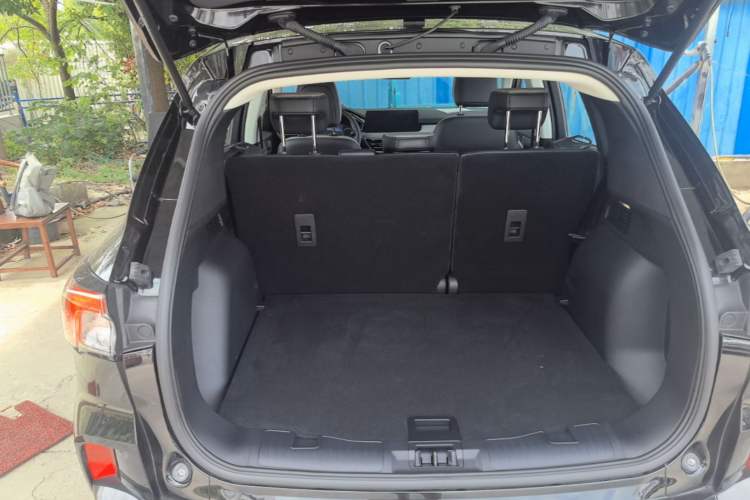 Used Ford Escape 2024 EcoBoost 245 Two-Wheel-Drive Comfort Edition Trunk