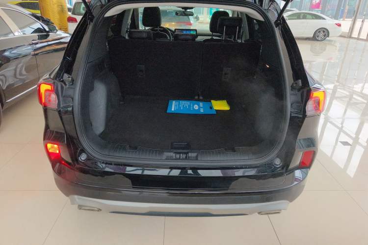 Used Ford Escape 2024 EcoBoost 245 Two-Wheel-Drive Comfort Edition Trunk