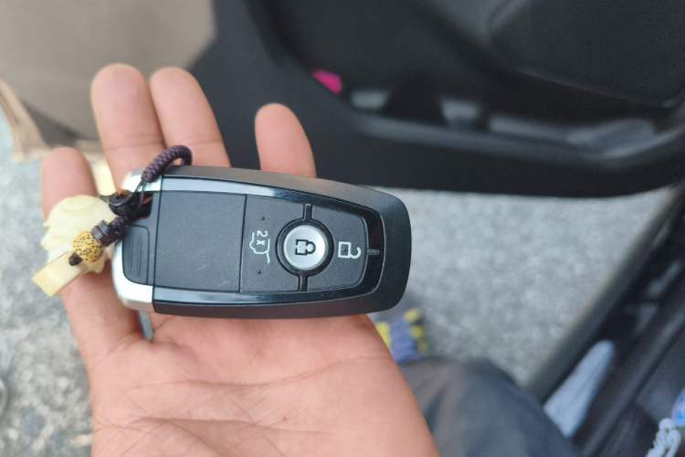Used Ford Escape 2024 EcoBoost 245 Four-Wheel Drive Prestige Model Vehicle Key