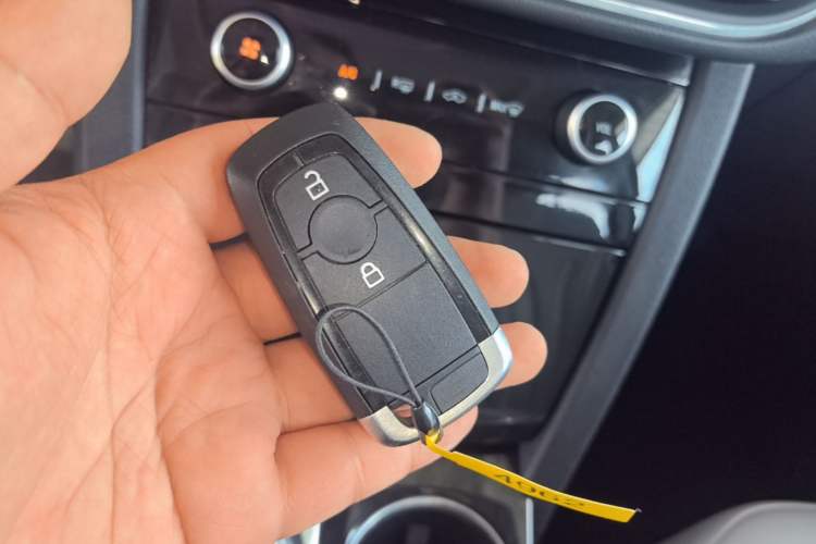 Used Ford Escape 2024 EcoBoost 245 Two-Wheel-Drive Comfort Edition Vehicle Key