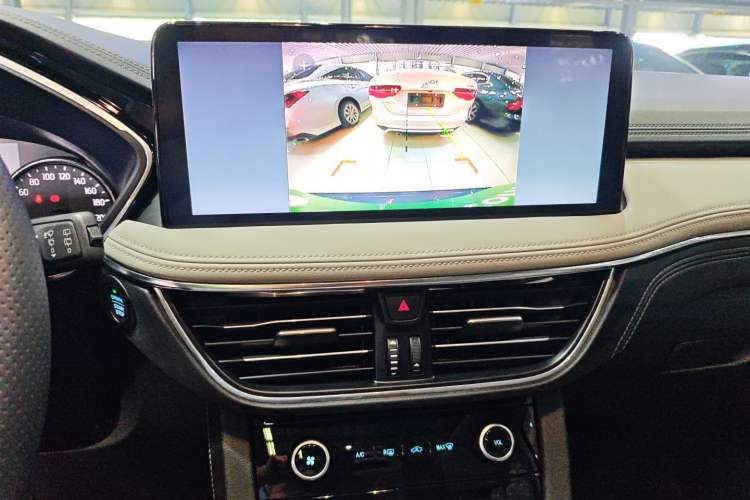 Used Ford Escape 2024 EcoBoost 245 Two-Wheel-Drive Comfort Edition Audio And AC Panel
