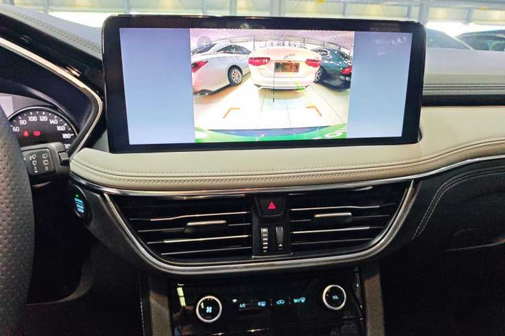 Used Ford Escape 2024 EcoBoost 245 Two-Wheel-Drive Comfort Edition Audio And AC Panel