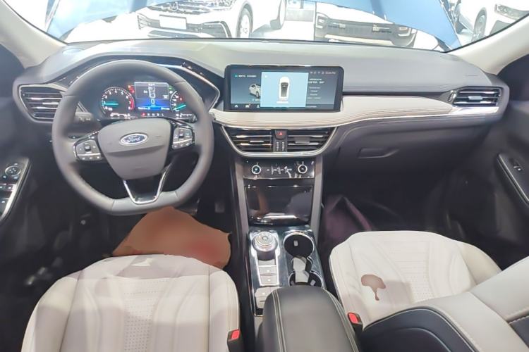 Used Ford Escape 2024 EcoBoost 245 Two-Wheel-Drive Titanium Edition Center Console
