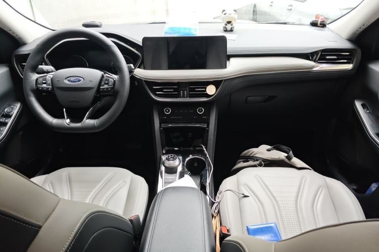 Used Ford Escape 2024 EcoBoost 245 Two-Wheel-Drive Titanium Edition Center Console