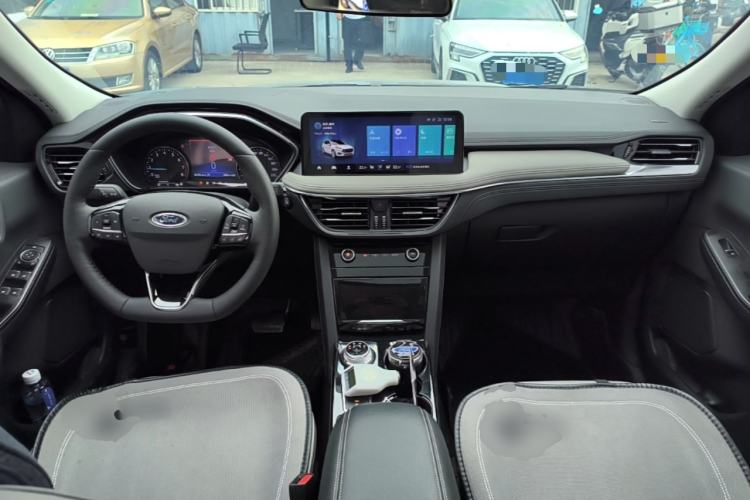 Used Ford Escape 2024 EcoBoost 245 Four-Wheel Drive Prestige Model Center Console