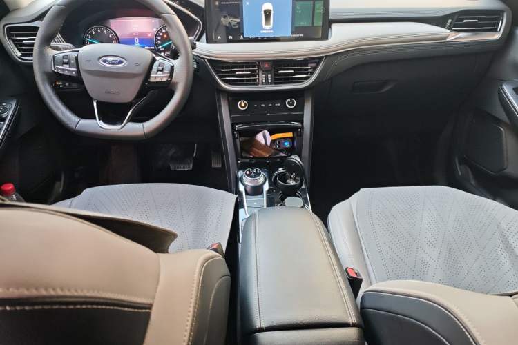 Used Ford Escape 2024 EcoBoost 245 Two-Wheel-Drive Titanium Edition Center Console