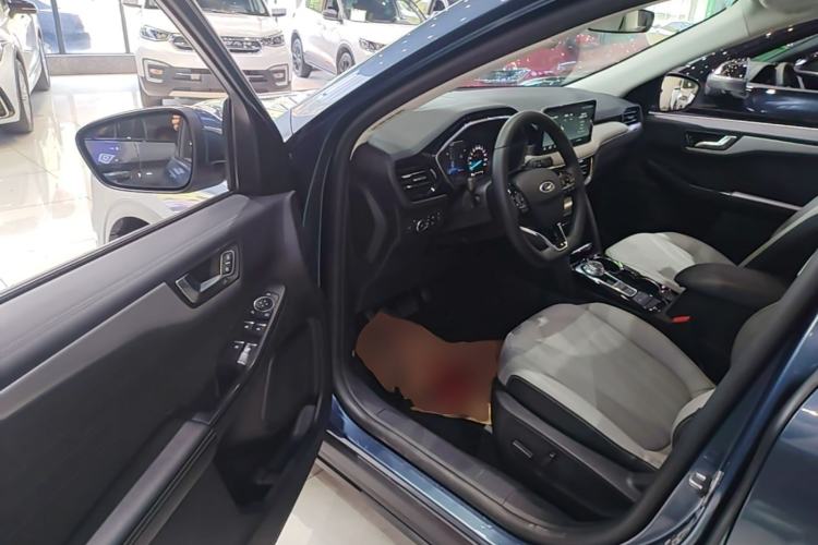 Used Ford Escape 2024 EcoBoost 245 Two-Wheel-Drive Titanium Edition Driver Seat