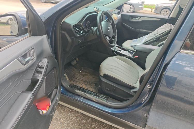 Used Ford Escape 2024 EcoBoost 245 Two-Wheel-Drive Titanium Edition Driver Seat