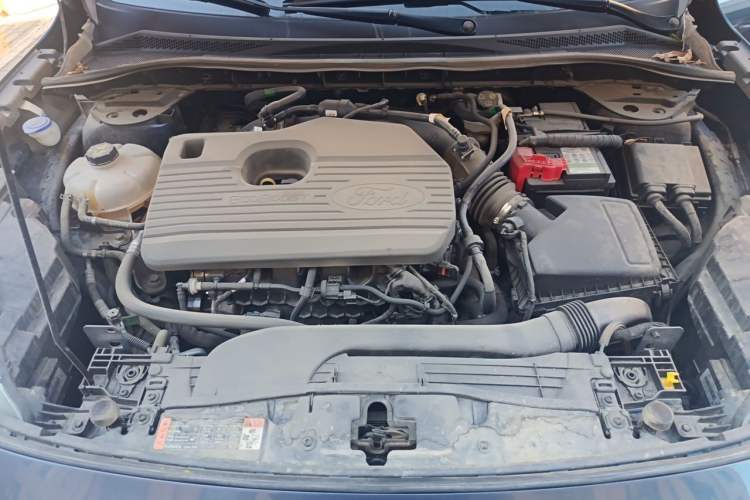 Used Ford Escape 2024 EcoBoost 245 Two-Wheel-Drive Titanium Edition Engine Bay