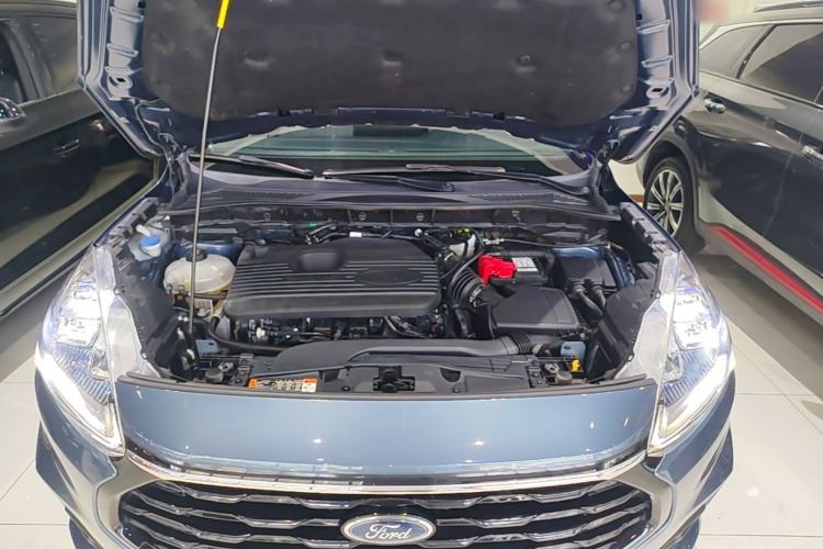 Used Ford Escape 2024 EcoBoost 245 Two-Wheel-Drive Titanium Edition Engine Bay