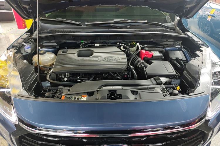 Used Ford Escape 2024 EcoBoost 245 Two-Wheel-Drive Titanium Edition Engine Bay