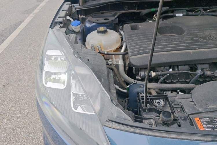 Used Ford Escape 2024 EcoBoost 245 Two-Wheel-Drive Titanium Edition Engine Bay Right