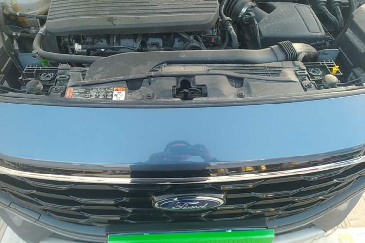 Used Ford Escape 2024 EcoBoost 245 Two-Wheel-Drive Titanium Edition Engine Bay