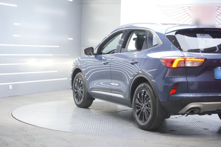 Used Ford Escape 2024 EcoBoost 245 Two-Wheel-Drive Titanium Edition Exterior 3