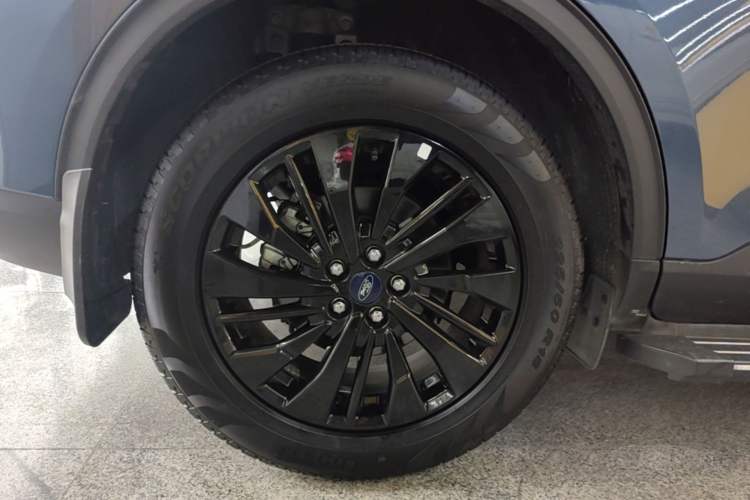 Used Ford Escape 2024 EcoBoost 245 Two-Wheel-Drive Titanium Edition Exterior 5