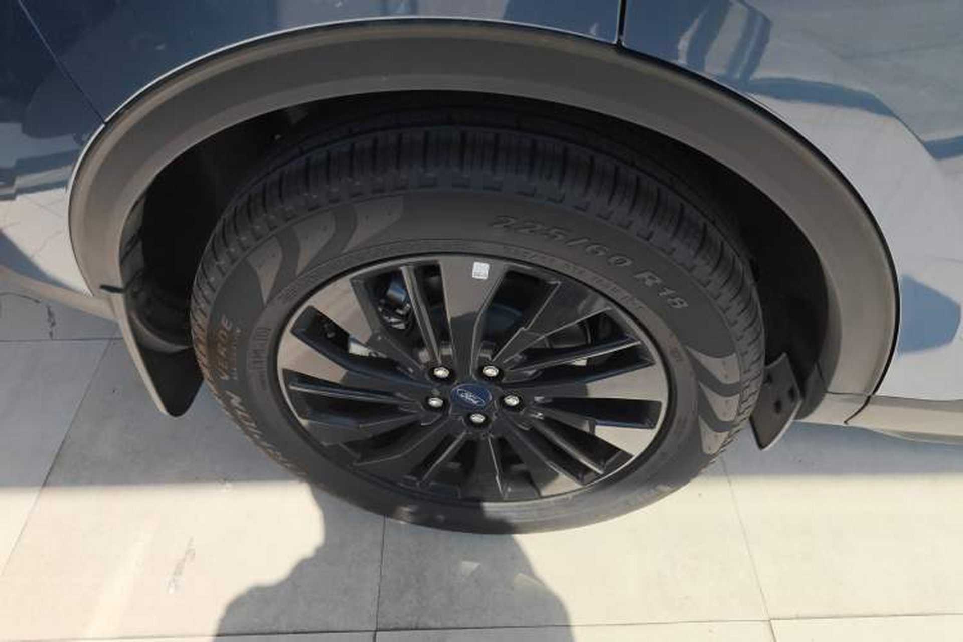 Used Ford Escape 2024 EcoBoost 245 Two-Wheel-Drive Titanium Edition Exterior 5