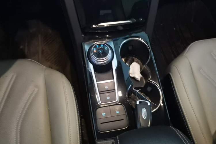 Used Ford Escape 2024 EcoBoost 245 Two-Wheel-Drive Titanium Edition Gear Lever