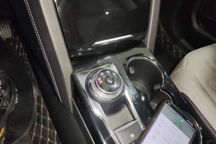 Used Ford Escape 2024 EcoBoost 245 Two-Wheel-Drive Titanium Edition Gear Lever