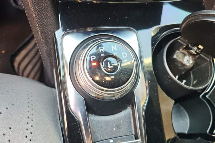 Used Ford Escape 2024 EcoBoost 245 Two-Wheel-Drive Titanium Edition Gear Lever