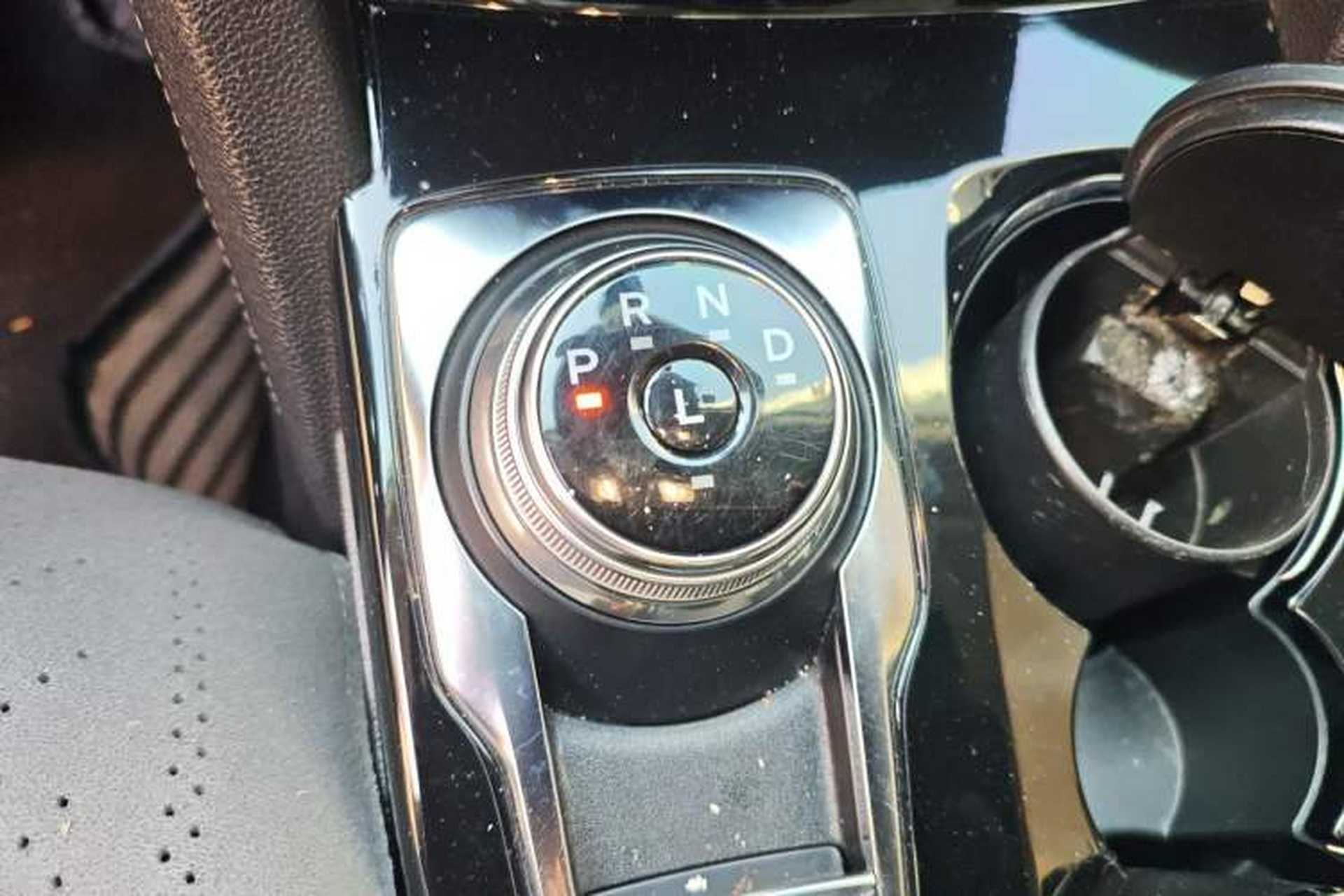 Used Ford Escape 2024 EcoBoost 245 Two-Wheel-Drive Titanium Edition Gear Lever