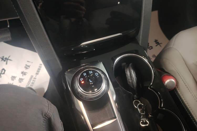 Used Ford Escape 2024 EcoBoost 245 Two-Wheel-Drive Titanium Edition Gear Lever