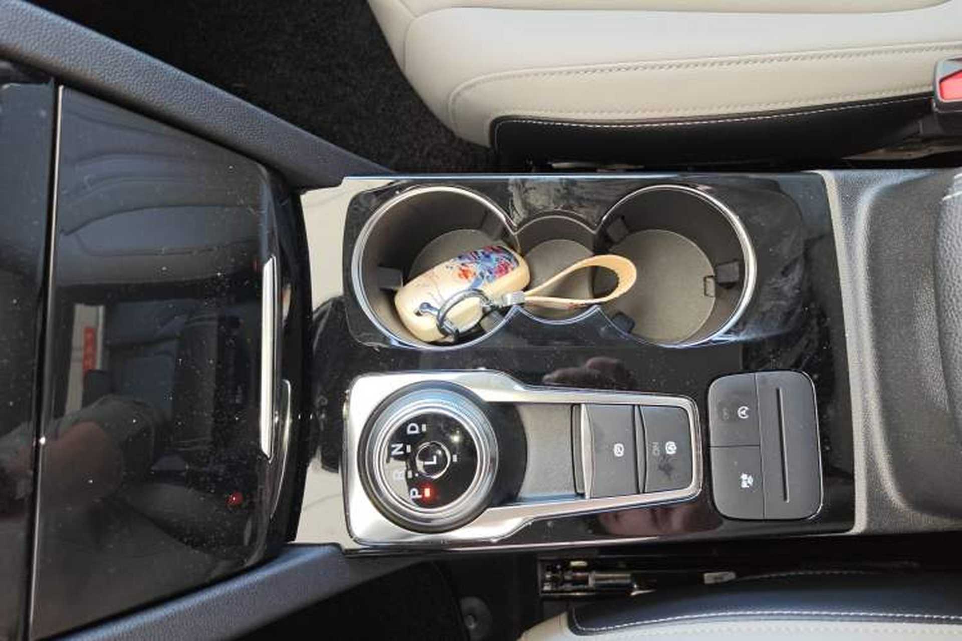 Used Ford Escape 2024 EcoBoost 245 Two-Wheel-Drive Titanium Edition Gear Lever