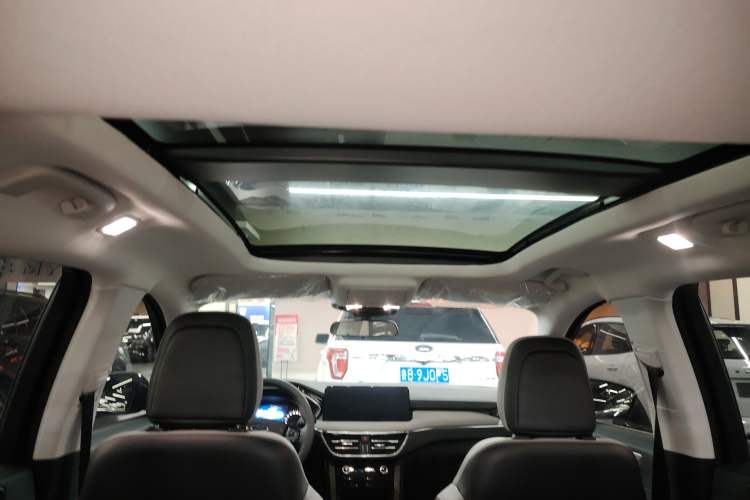 Used Ford Escape 2024 EcoBoost 245 Two-Wheel-Drive Titanium Edition Headliner